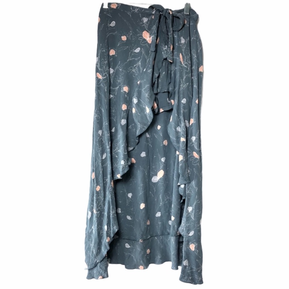 Vanilla Star Floral shorts with skirt overlay. S